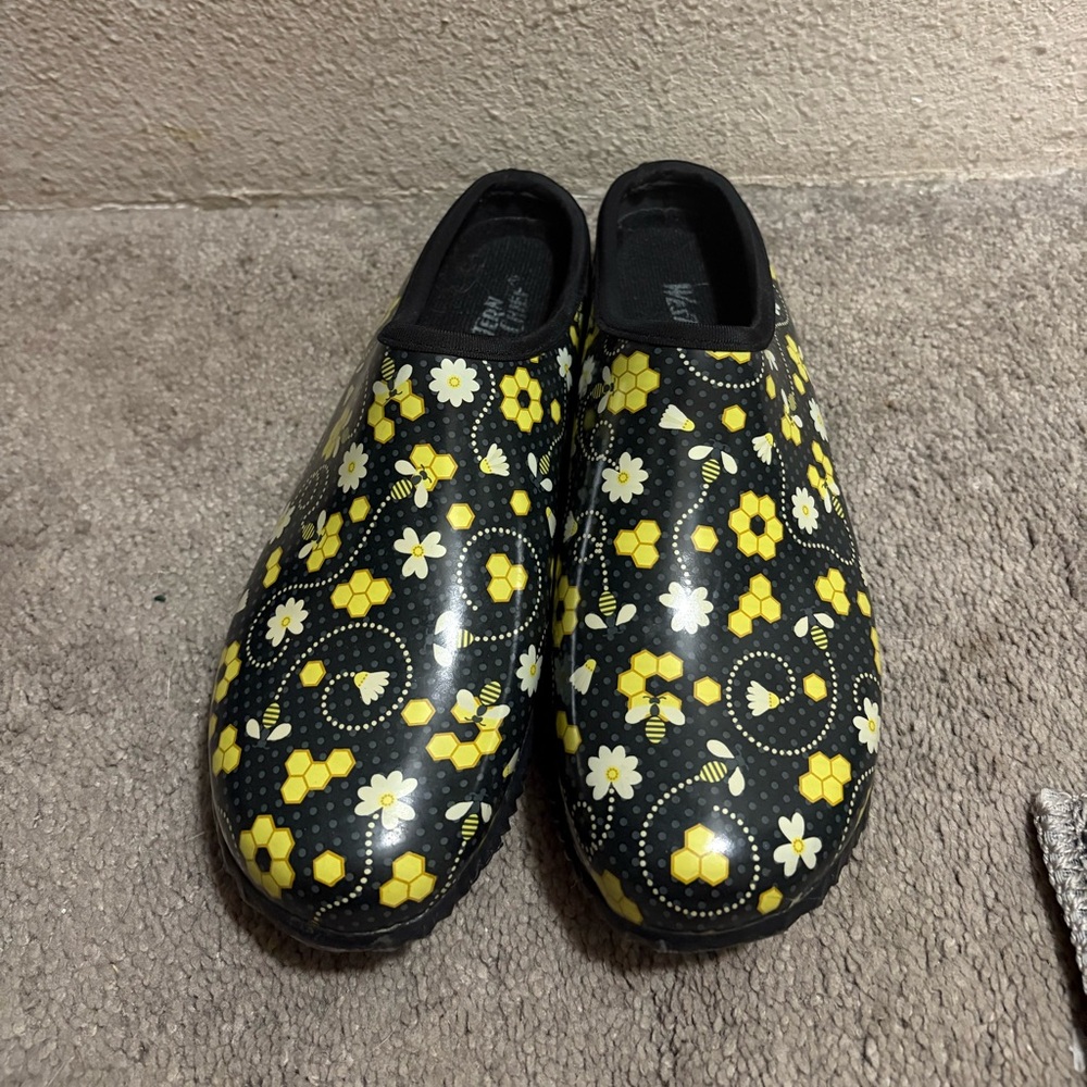 Western Chief Kids Black and Yellow Floral Rain Boots